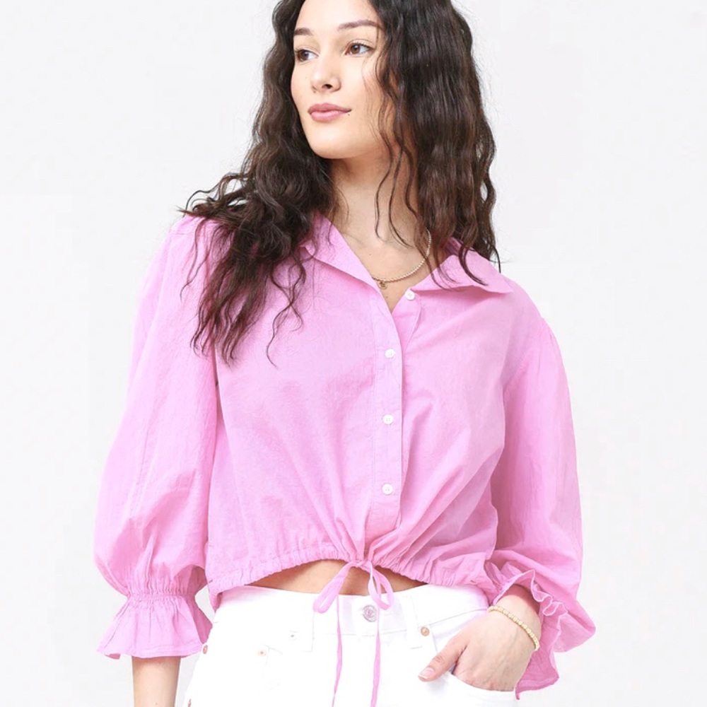 Xirena Elody Top. Can be worn more cropped or not.